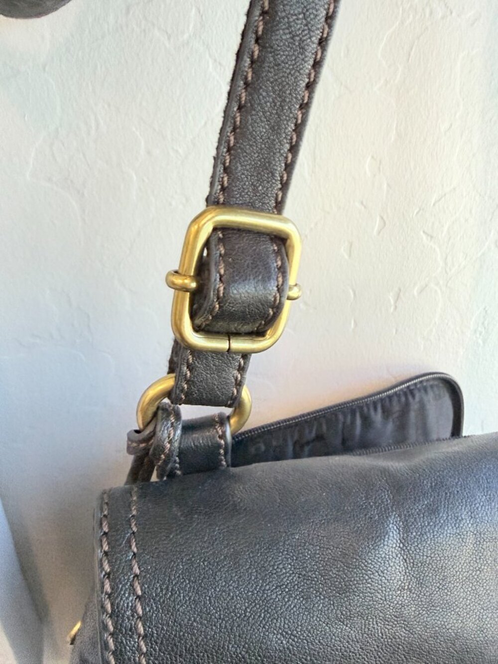 FOSSIL Turnlock Smooth Leather Crossbody Bag w Multiple Compartments/Card Slots - Picture 5 of 8